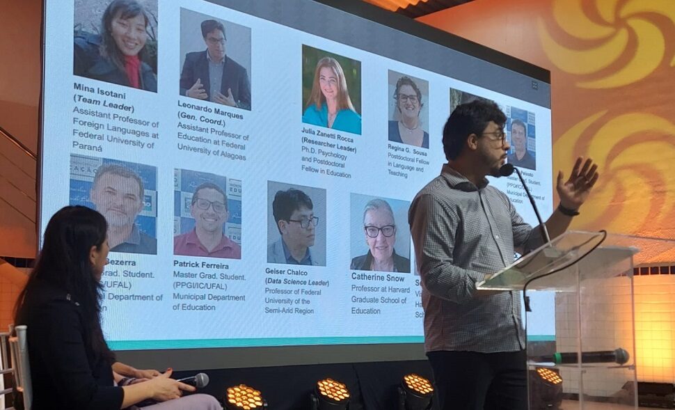 Leonardo Marques em sua apresentação durante a jornada pedagógica em São Sebastião