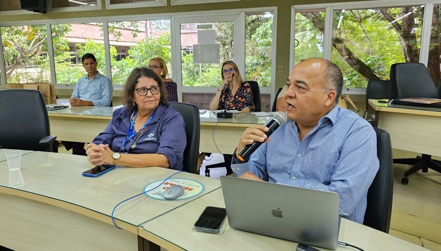Edmilson Fialho durante sua fala no evento