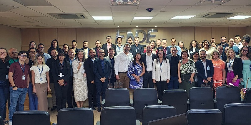 O NEES participa de várias etapas do Programa Nacional do Livro e do Material Didático (PNLD), iniciativa do governo federal que distribui livros para milhares de alunos de escolas públicas