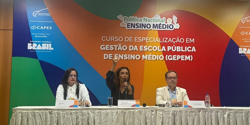 Através da RIEH, o NEES atuará na pós-graduação em gestão da escola pública de ensino médio, com projeção de formar cerca de 40 mil diretores e coordenadores pedagógicos de escolas estaduais