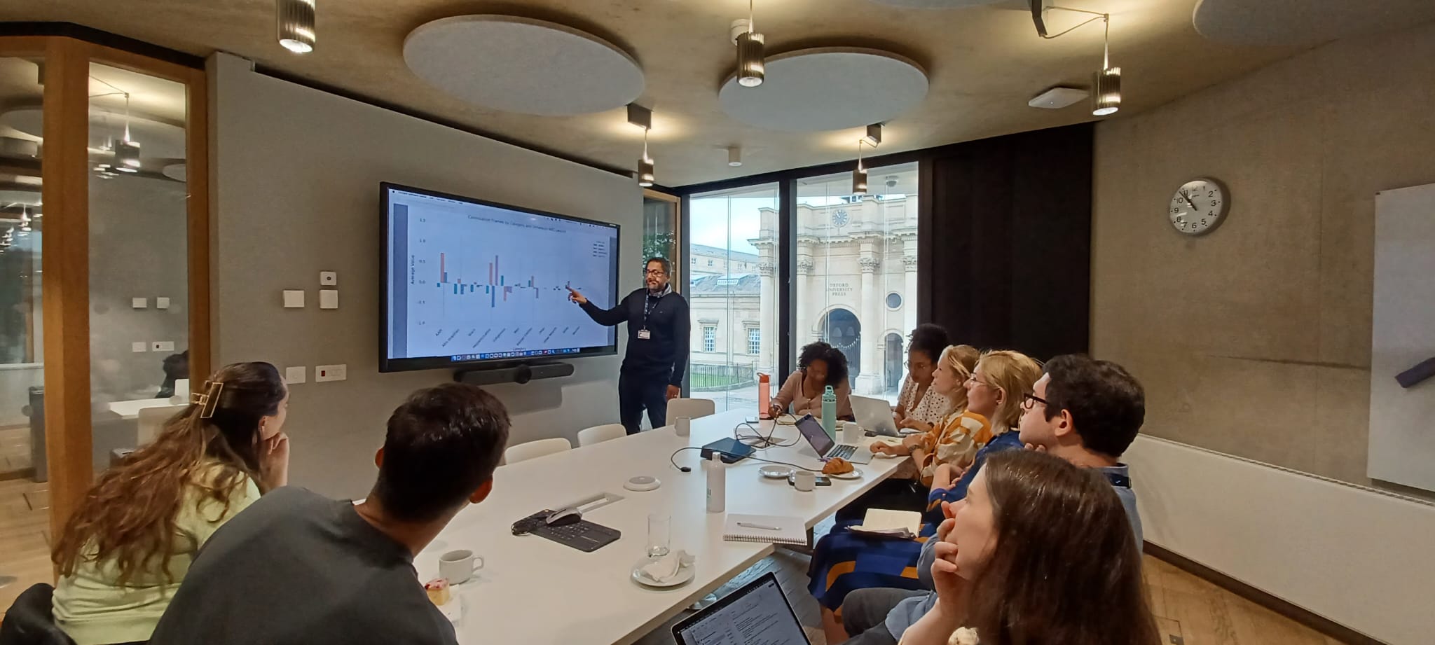 Alan Pedro em sua apresentação na Universidade de Oxford