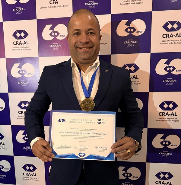 ibsen com medalha e certificado de homenagem