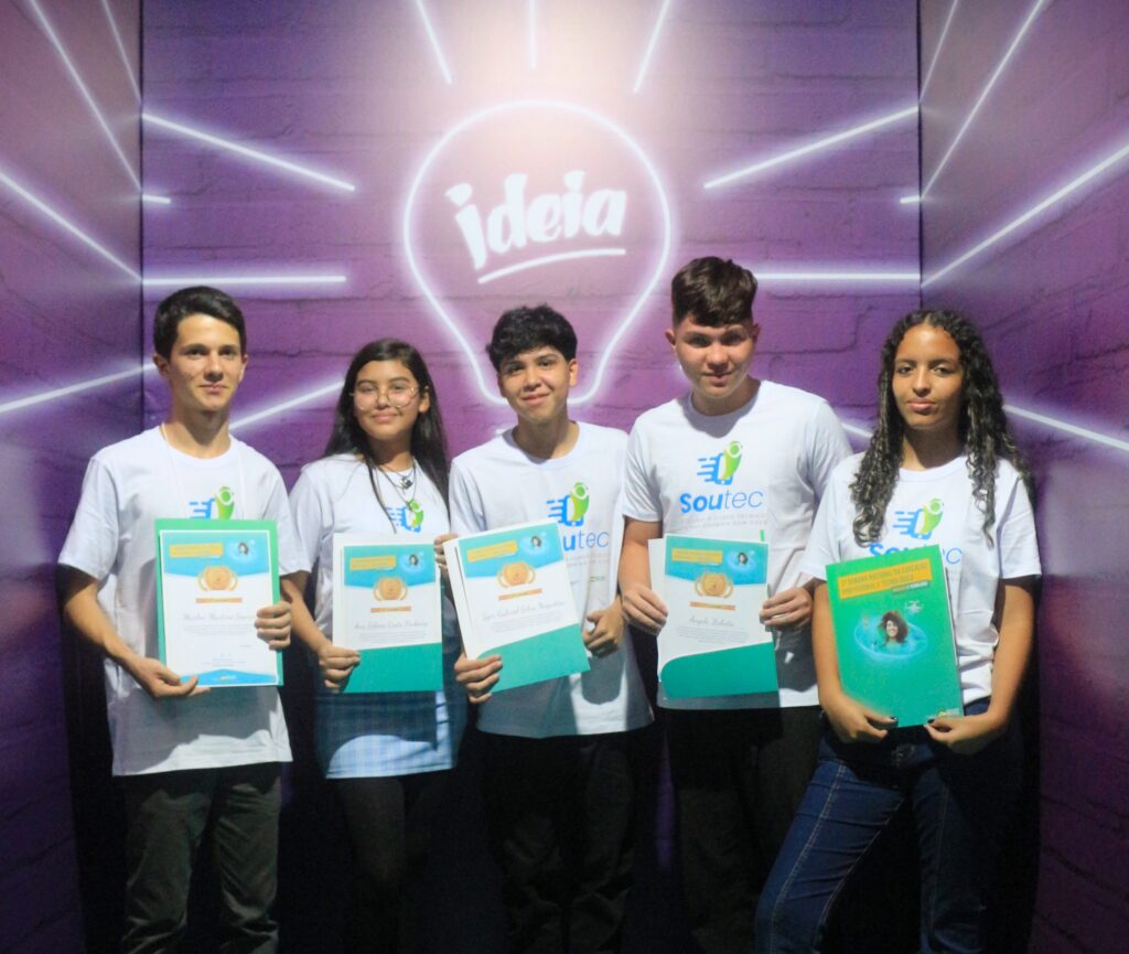 Conheça os cinco jovens que ficaram em primeiro lugar (da esquerda para a direita): Marlon, Ana Rebeca, Igo, ngelo e Débora.